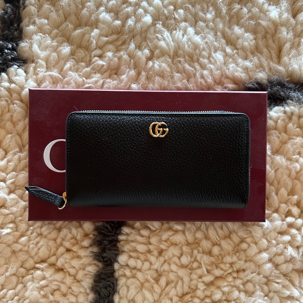 Mint condition Gucci GG Marmont zip around wallet, black leather